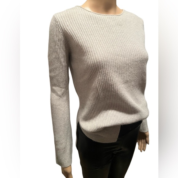 Beautiful cashmere sweater - Picture 2 of 11